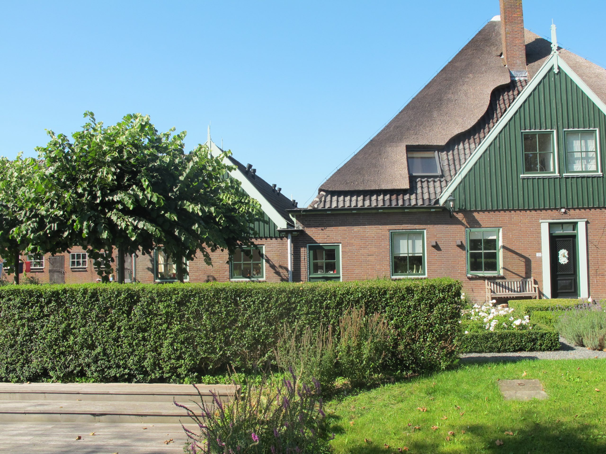 Vooraanzicht van boerderij De nieuwe proef - cohousing community in Wogmeer